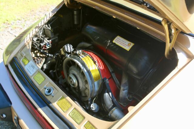 Porsche 911 1975 image number 44