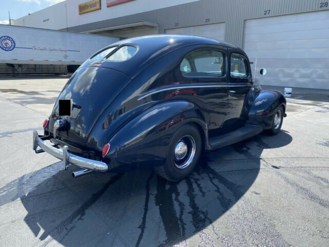 Ford Deluxe 1939 image number 2