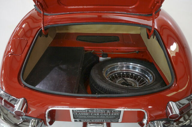 Jaguar E-Type 1967 image number 17