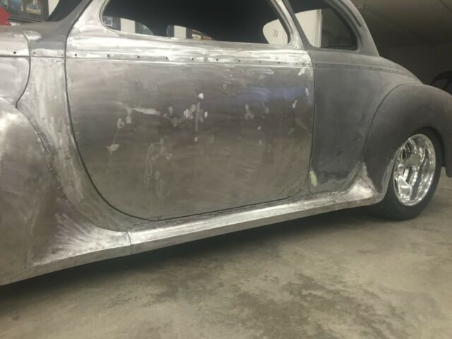 Dodge Custom 1941 image number 13