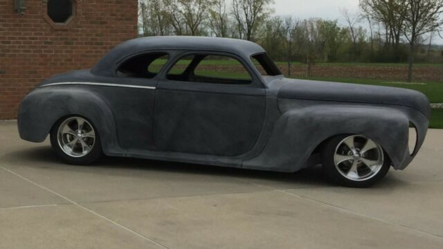Dodge Custom 1941 image number 19