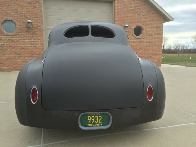 Dodge Custom 1941 image number 2