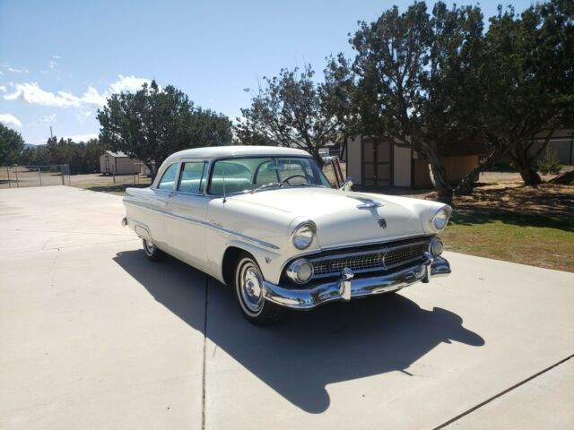 Ford Customline 1955 image number 0