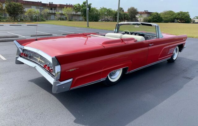 Lincoln Continental 1960 image number 2