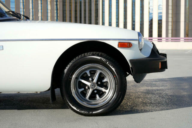 MG MGB 1978 image number 9