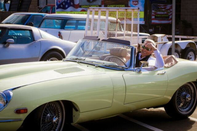 Jaguar E-Type 1970 image number 18