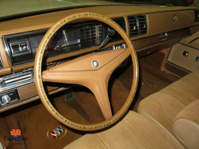 Buick Estate Wagon 1976 image number 2