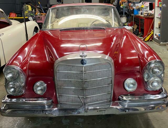 Mercedes-Benz 200-Series 1965 image number 0