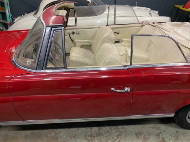 Mercedes-Benz 200-Series 1965 image number 22