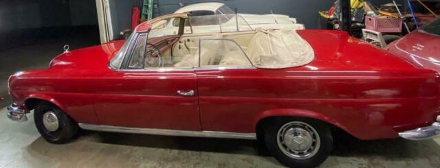 Mercedes-Benz 200-Series 1965 image number 3