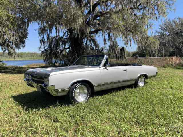 Oldsmobile F-85 Cutlass 1965 image number 12