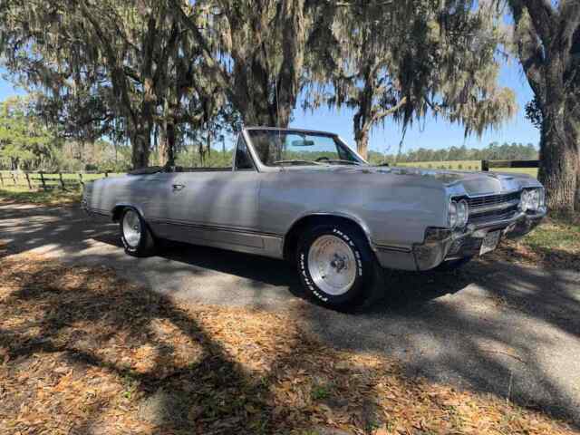 Oldsmobile F-85 Cutlass 1965 image number 25