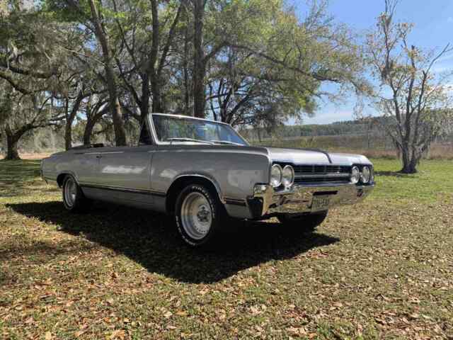 Oldsmobile F-85 Cutlass 1965 image number 8