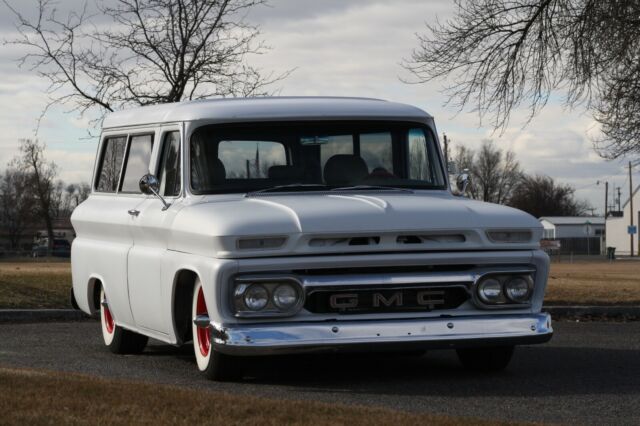 GMC Suburban 1966 image number 11