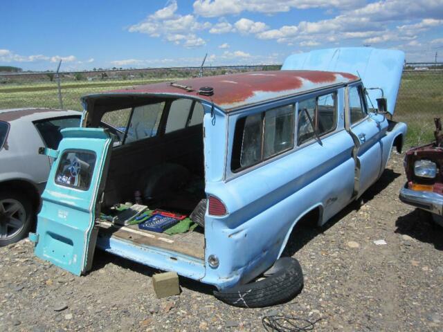 GMC Suburban 1966 image number 23