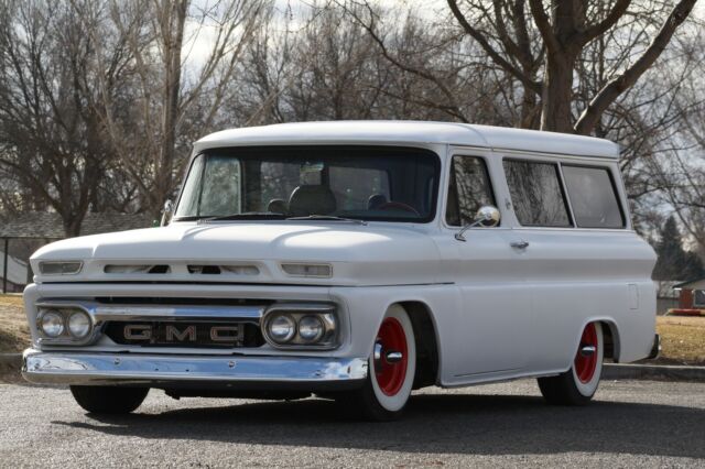 GMC Suburban 1966 image number 24