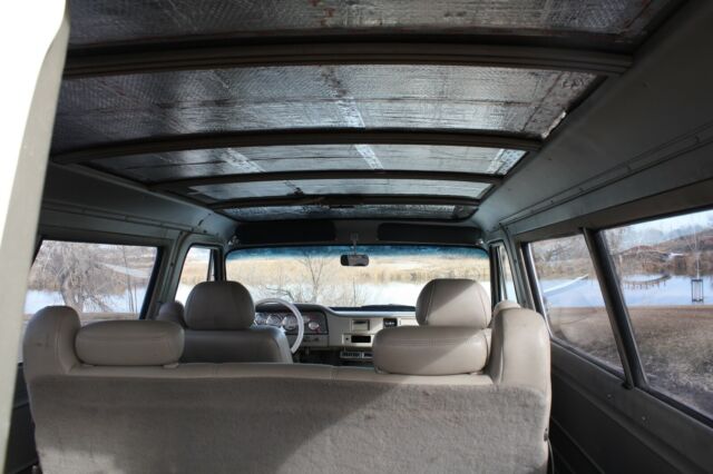 GMC Suburban 1966 image number 37