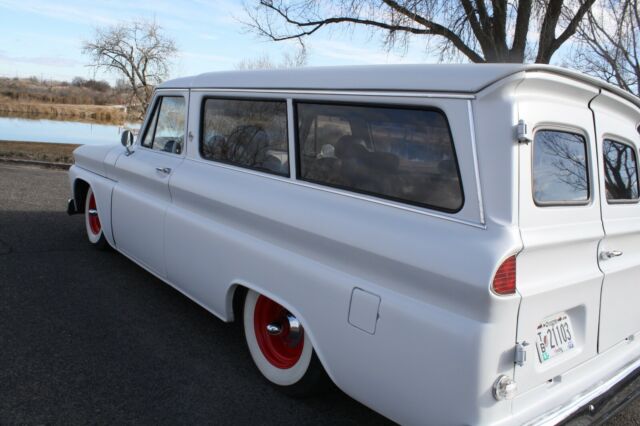 GMC Suburban 1966 image number 38
