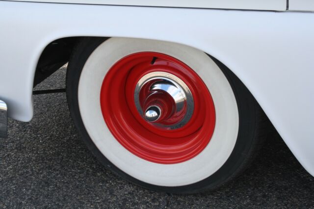 GMC Suburban 1966 image number 39
