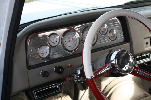 GMC Suburban 1966 image number 40