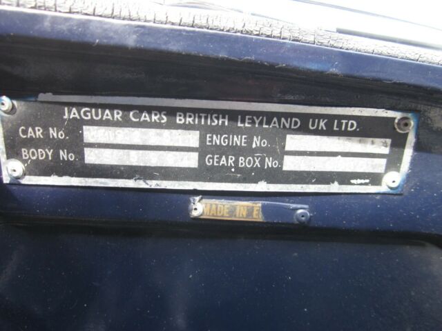 Jaguar E-Type 1974 image number 18