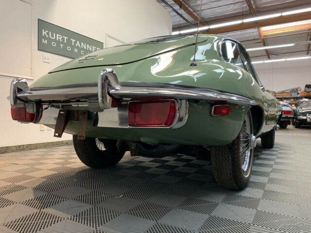 Jaguar E-Type 1971 image number 18