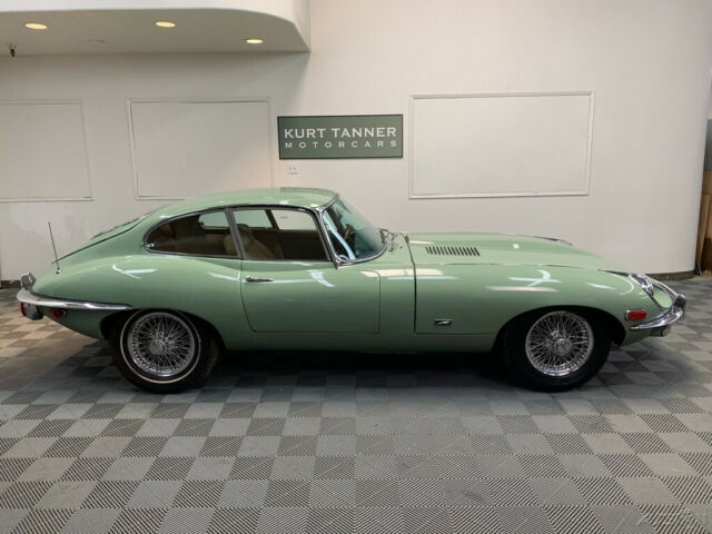 Jaguar E-Type 1971 image number 2