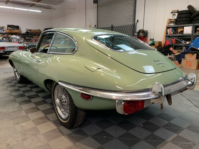 Jaguar E-Type 1971 image number 22