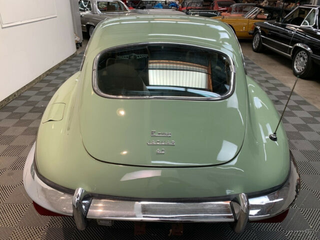 Jaguar E-Type 1971 image number 7