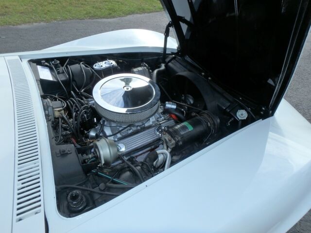 Chevrolet Corvette 1972 image number 15
