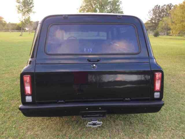 Chevrolet Suburban 1972 image number 3