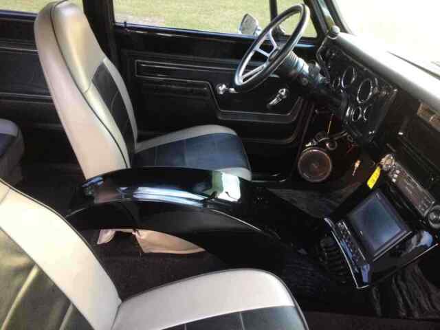 Chevrolet Suburban 1972 image number 40