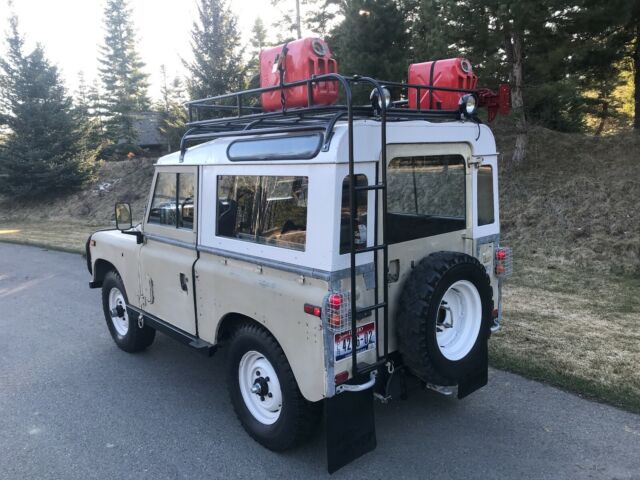 Land Rover Series III 88" 1972 image number 2