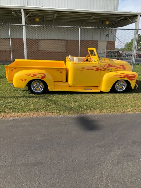 Chevrolet SSR 1947 image number 0