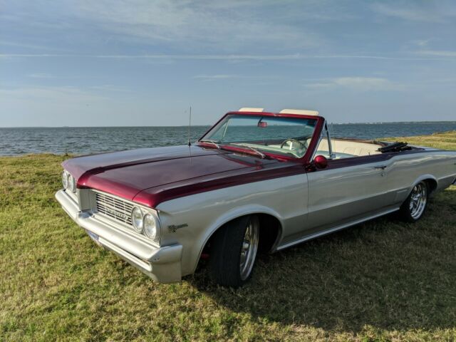 Pontiac Le Mans 1964 image number 0