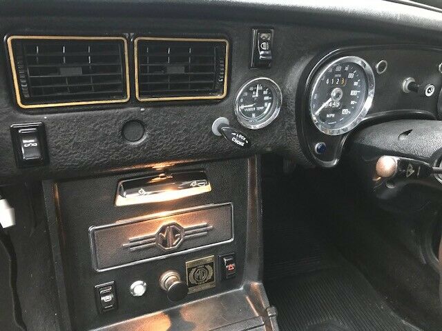 MGB GT JUBILEE 1975 image number 9