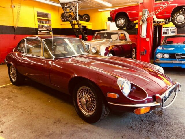 Jaguar E-Type 1971 image number 31