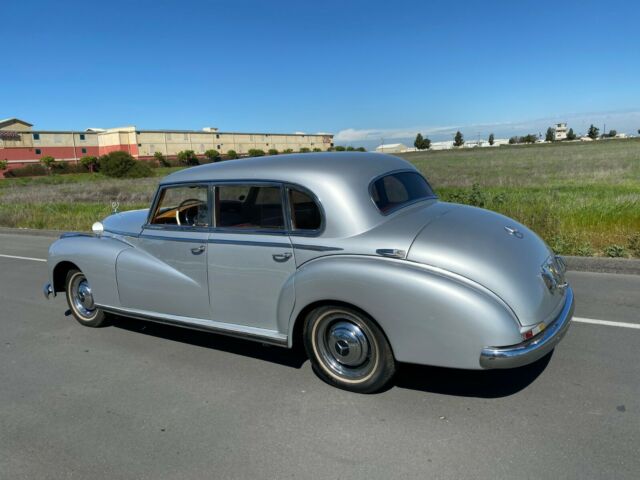 Mercedes-Benz 300-Series 1953 image number 17
