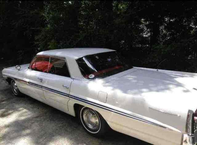 Pontiac Bonneville 1961 image number 3
