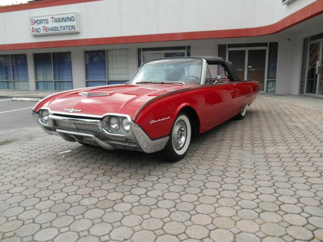 Ford Thunderbird 1961 image number 0