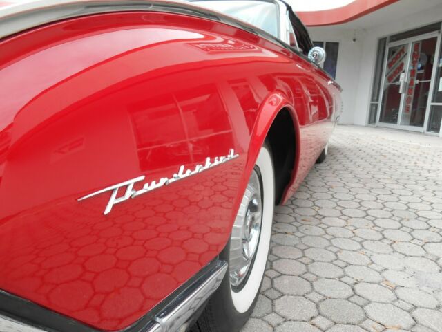 Ford Thunderbird 1961 image number 1