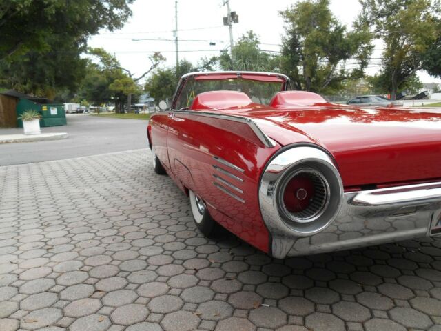 Ford Thunderbird 1961 image number 14