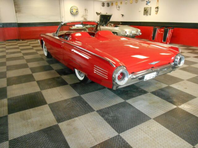 Ford Thunderbird 1961 image number 19