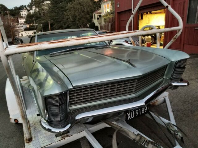 Buick Riviera 1965 image number 2