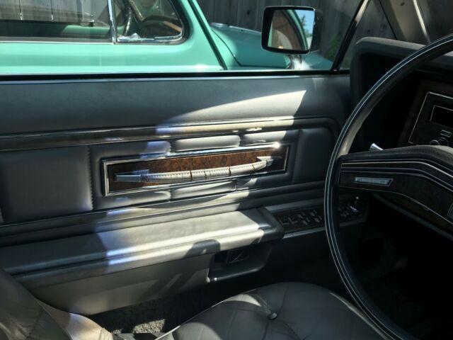 Lincoln Mark Series 1975 image number 10