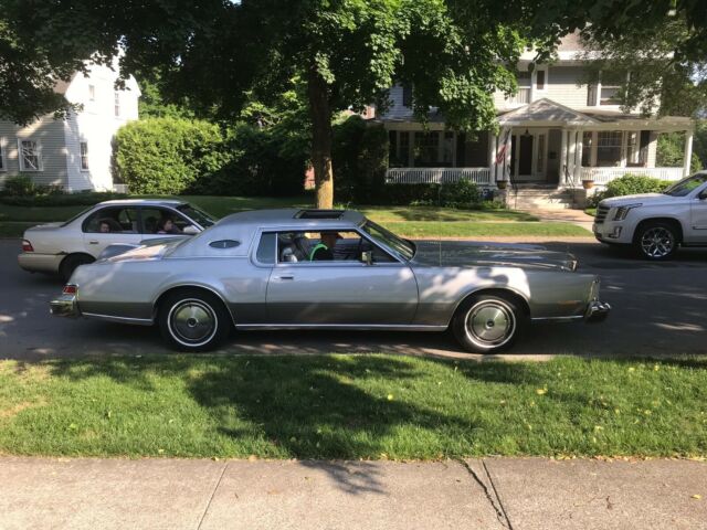 Lincoln Mark Series 1975 image number 16