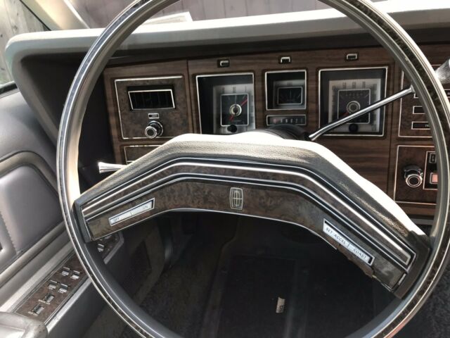 Lincoln Mark Series 1975 image number 17