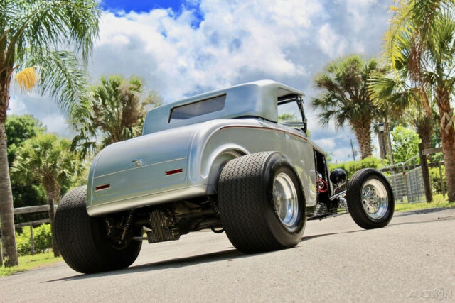 Ford Deuce Highboy Roadster 1932 image number 1