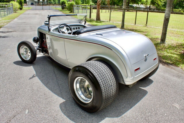 Ford Deuce Highboy Roadster 1932 image number 6