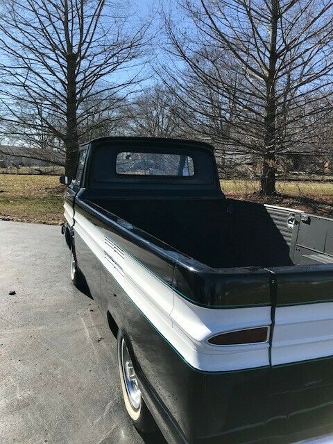 Chevrolet Corvair 1961 image number 2